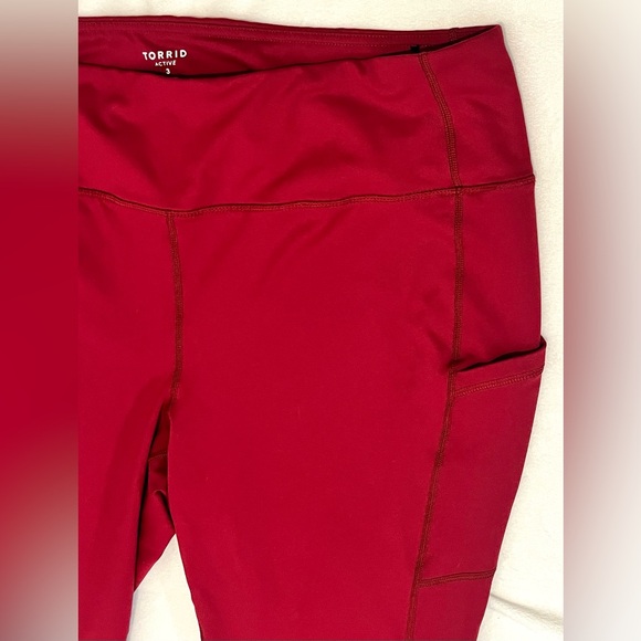 Torrid Active Women's Beautiful Deep Red Leggings with Pockets Size 3 / 3X - Picture 5 of 15